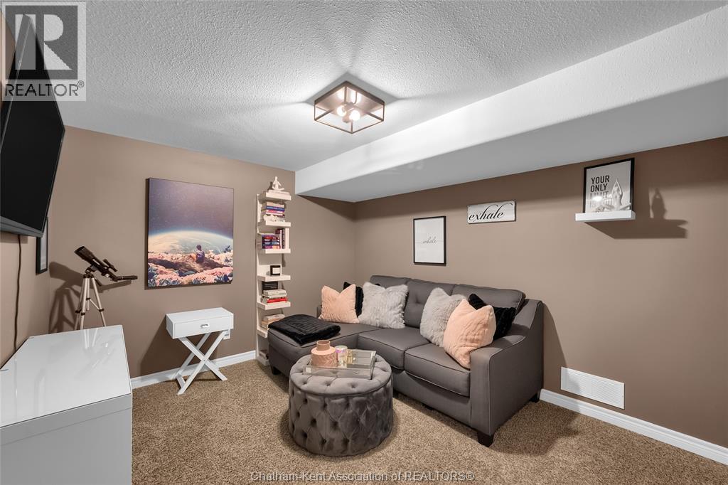 Photo 14 of 247 Hudson Drive, Chatham ON