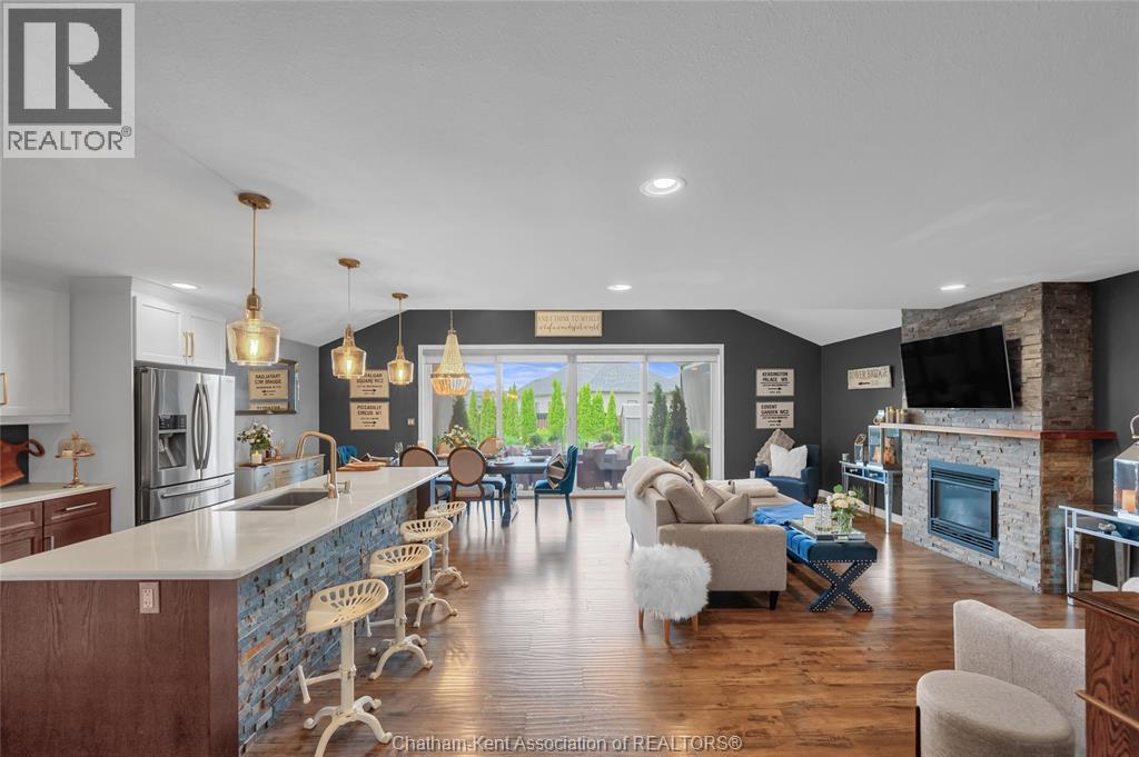Photo 13 of 247 Hudson Drive, Chatham ON