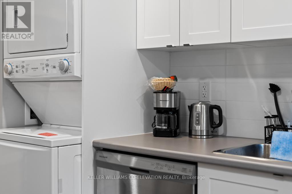 Photo 10 of 1 164 168 Picton Street E, Hamilton ON