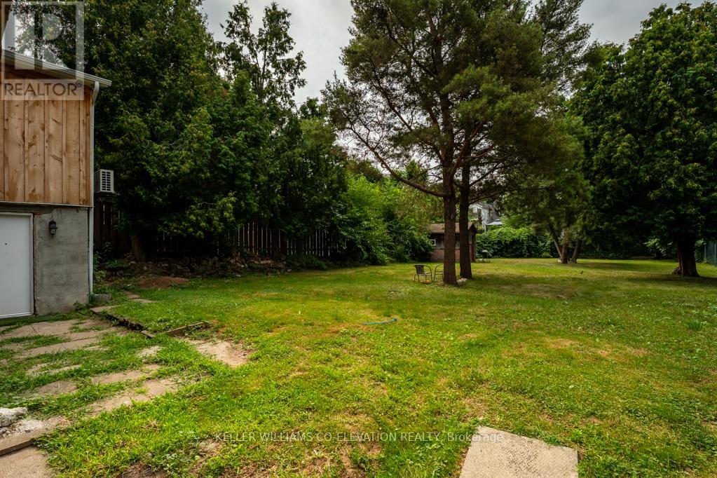 Photo 8 of 1 164 168 Picton Street E, Hamilton ON