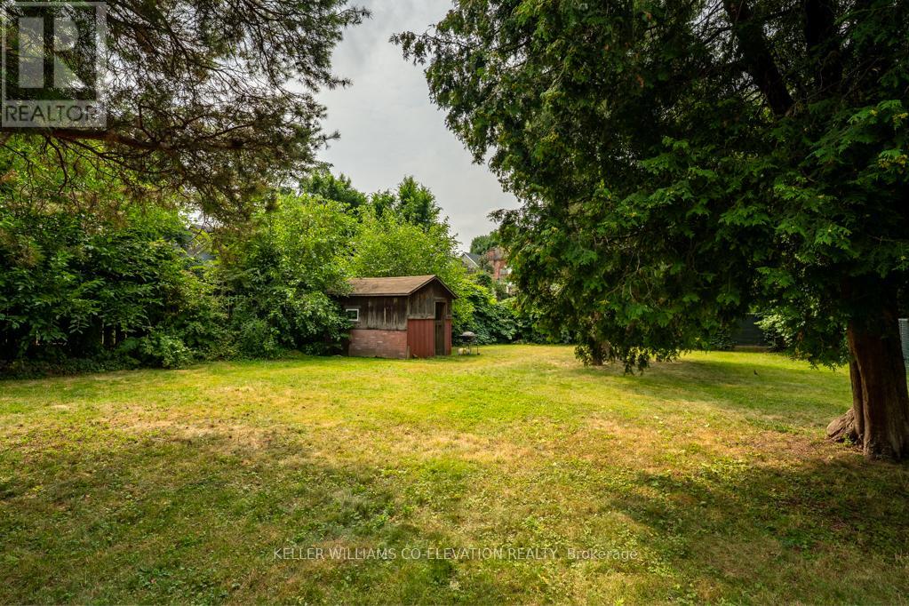 Photo 37 of 1 164 168 Picton Street E, Hamilton ON