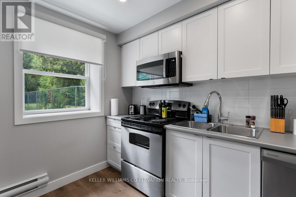 Photo 26 of 2 164 168 Picton Street E, Hamilton ON