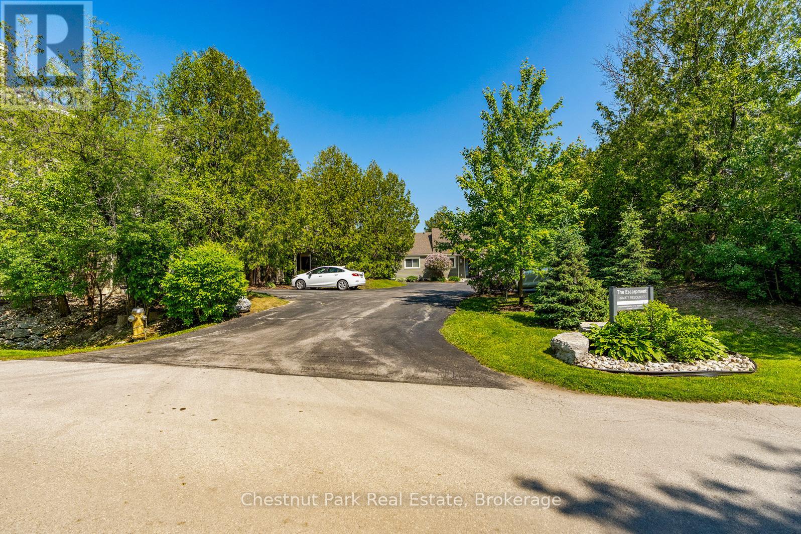 Photo 3 of 197 Escarpment Crescent, Collingwood ON