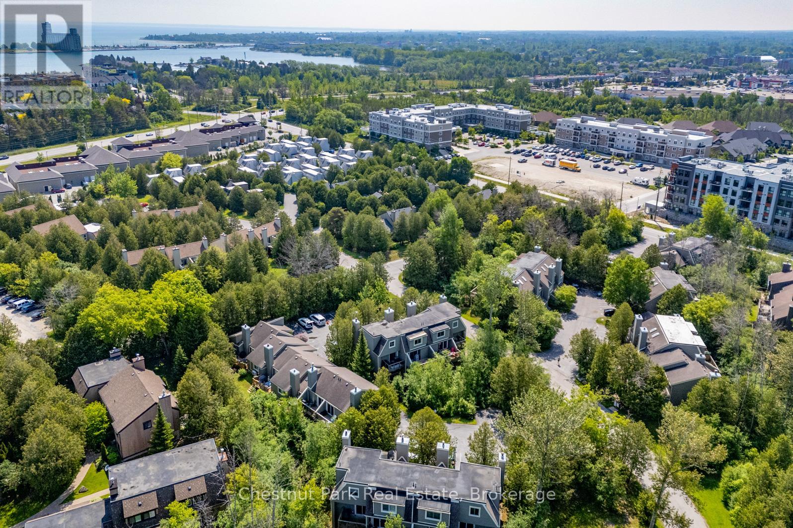 Photo 2 of 197 Escarpment Crescent, Collingwood ON
