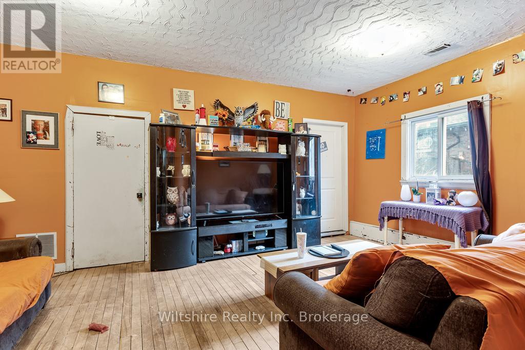 Photo 2 of 324 Broadway Street, Tillsonburg ON
