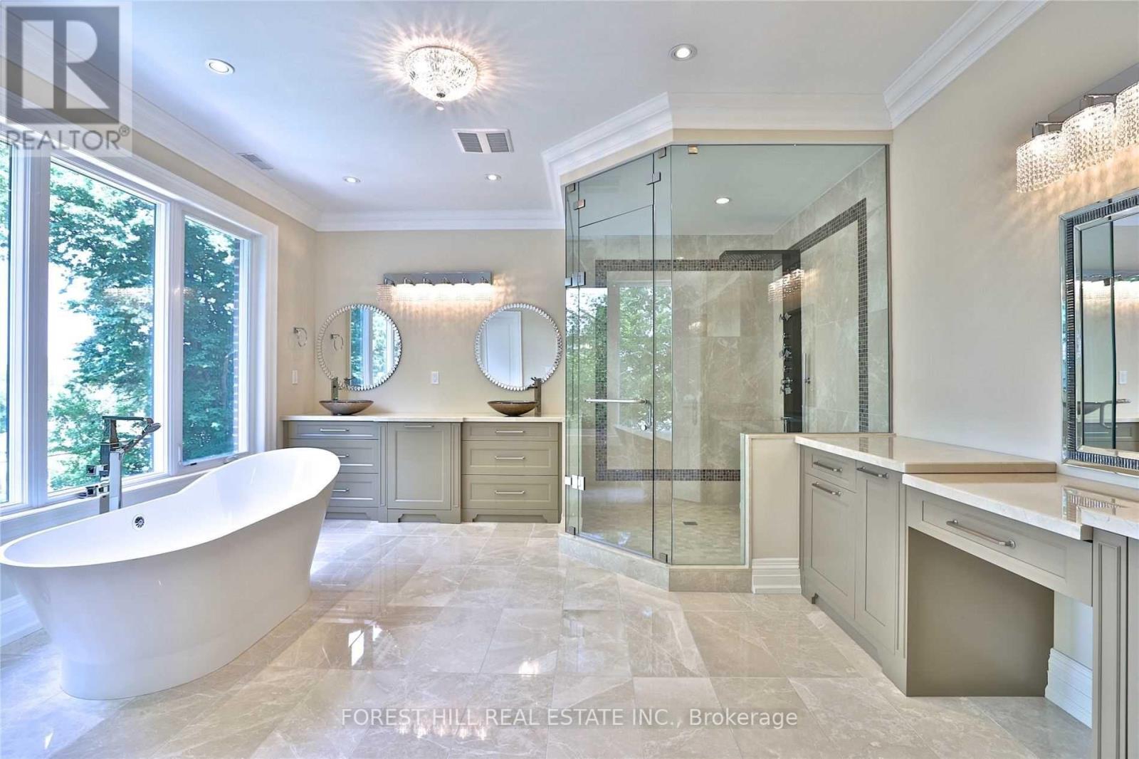 Photo 16 of 126 Beechwood Avenue, Toronto ON
