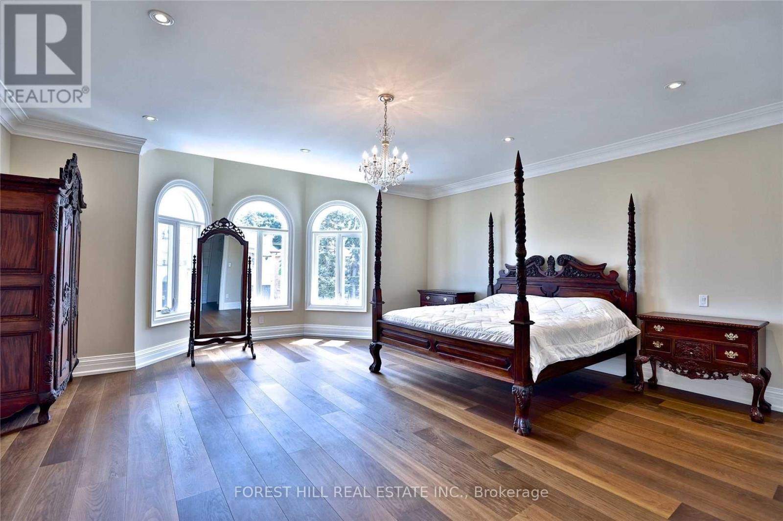 Photo 13 of 126 Beechwood Avenue, Toronto ON