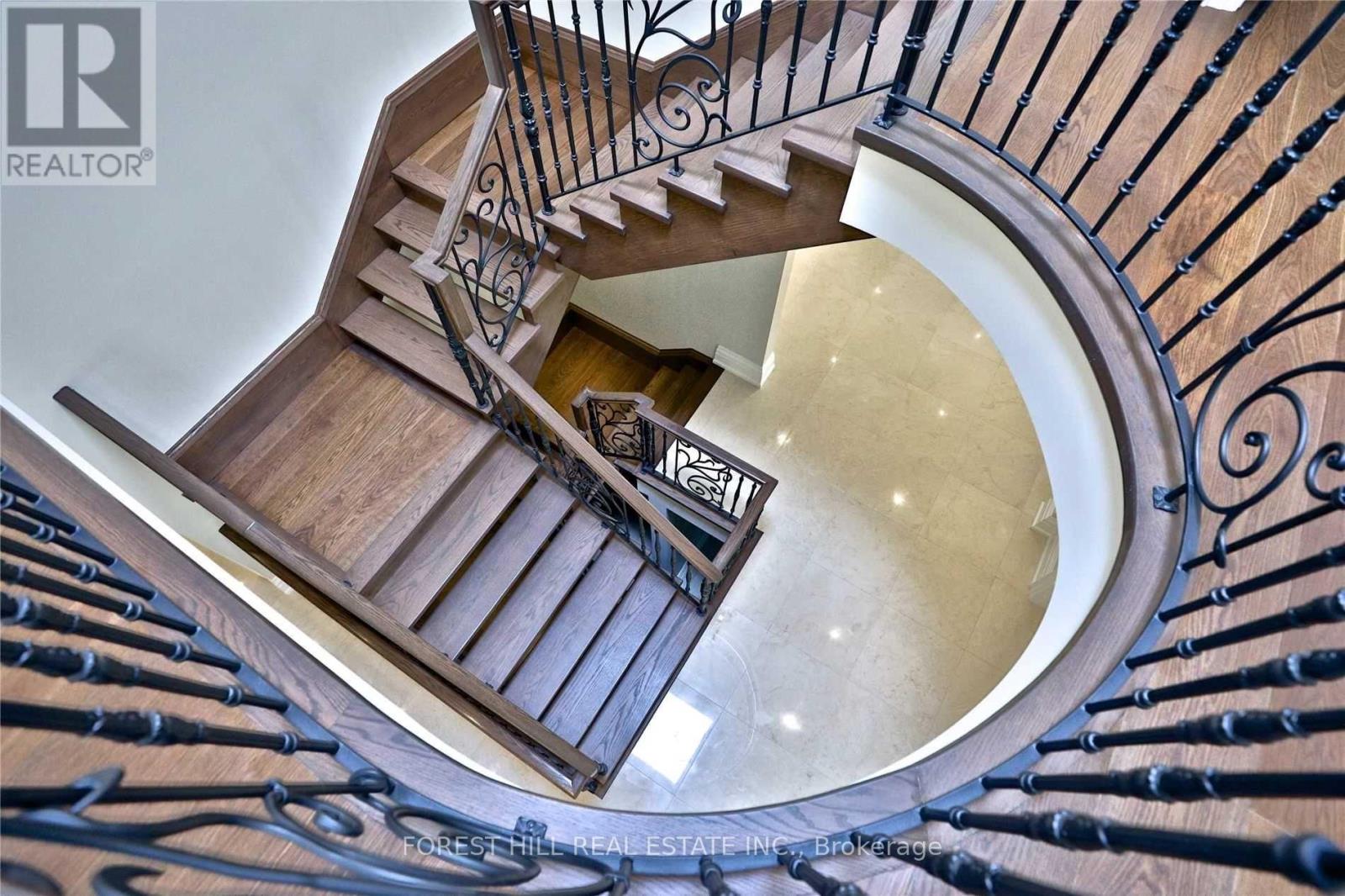 Photo 3 of 126 Beechwood Avenue, Toronto ON