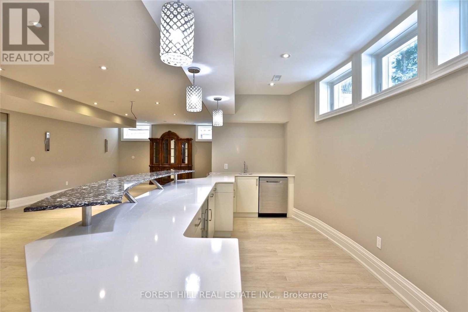Photo 14 of 126 Beechwood Avenue, Toronto ON