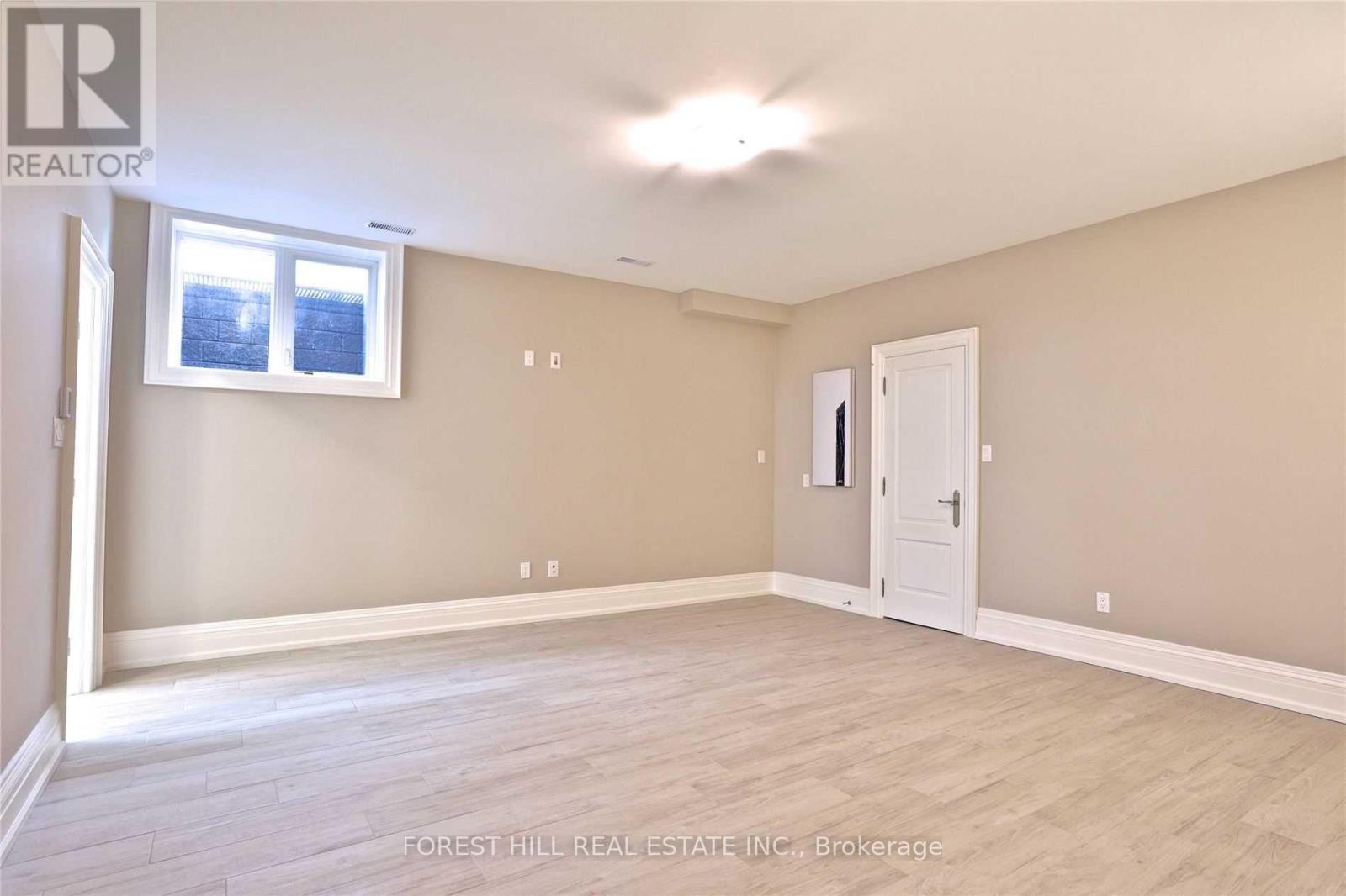 Photo 4 of 126 Beechwood Avenue, Toronto ON
