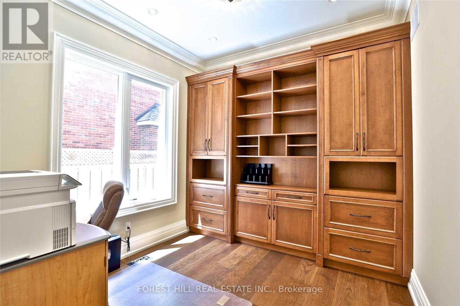 Photo 9 of 126 Beechwood Avenue, Toronto ON