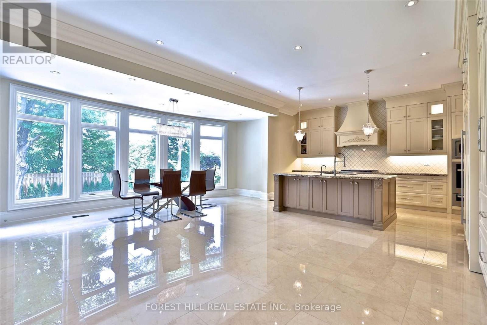 Photo 11 of 126 Beechwood Avenue, Toronto ON