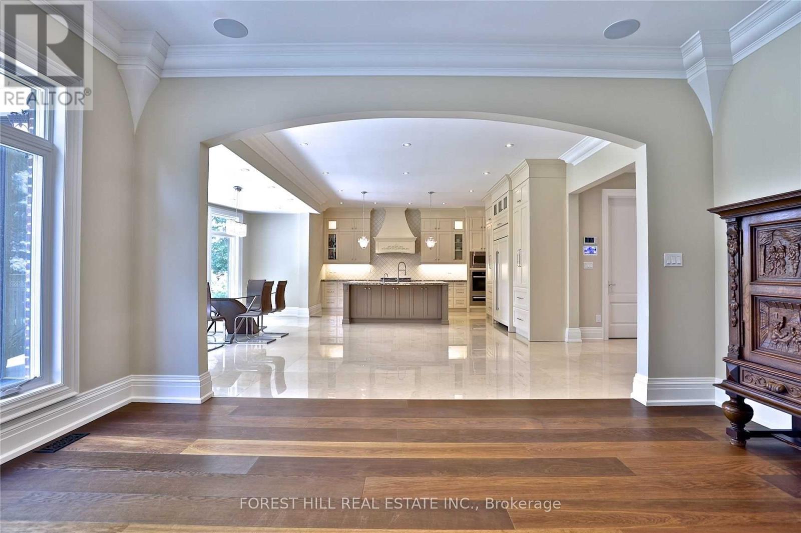 Photo 7 of 126 Beechwood Avenue, Toronto ON
