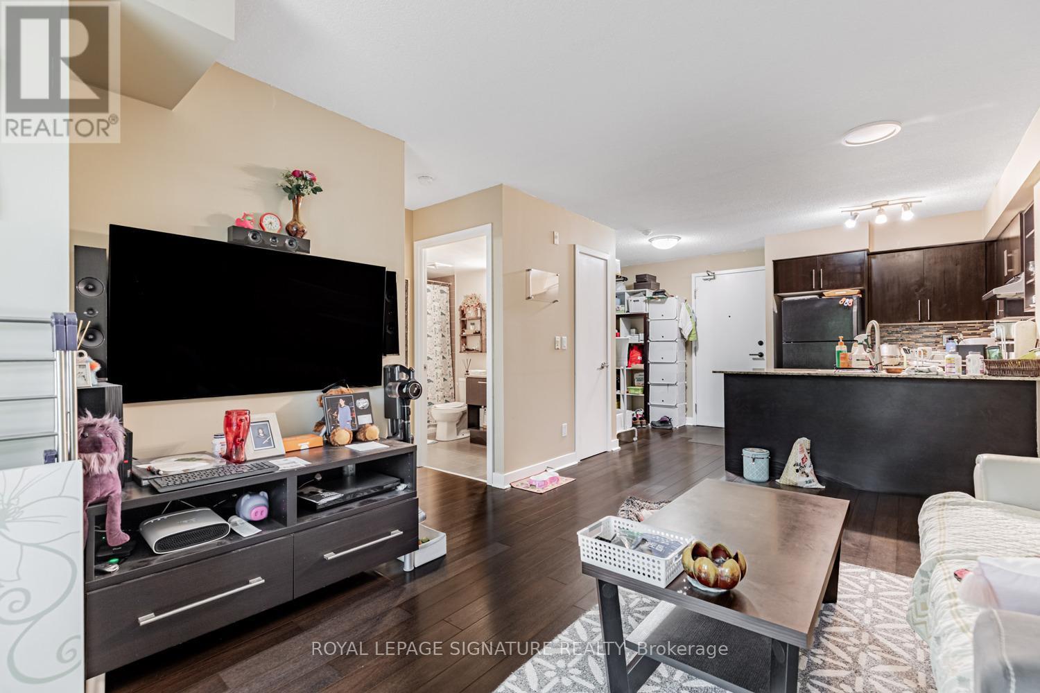 Photo 19 of 221 120 Dallimore Circle, Toronto ON