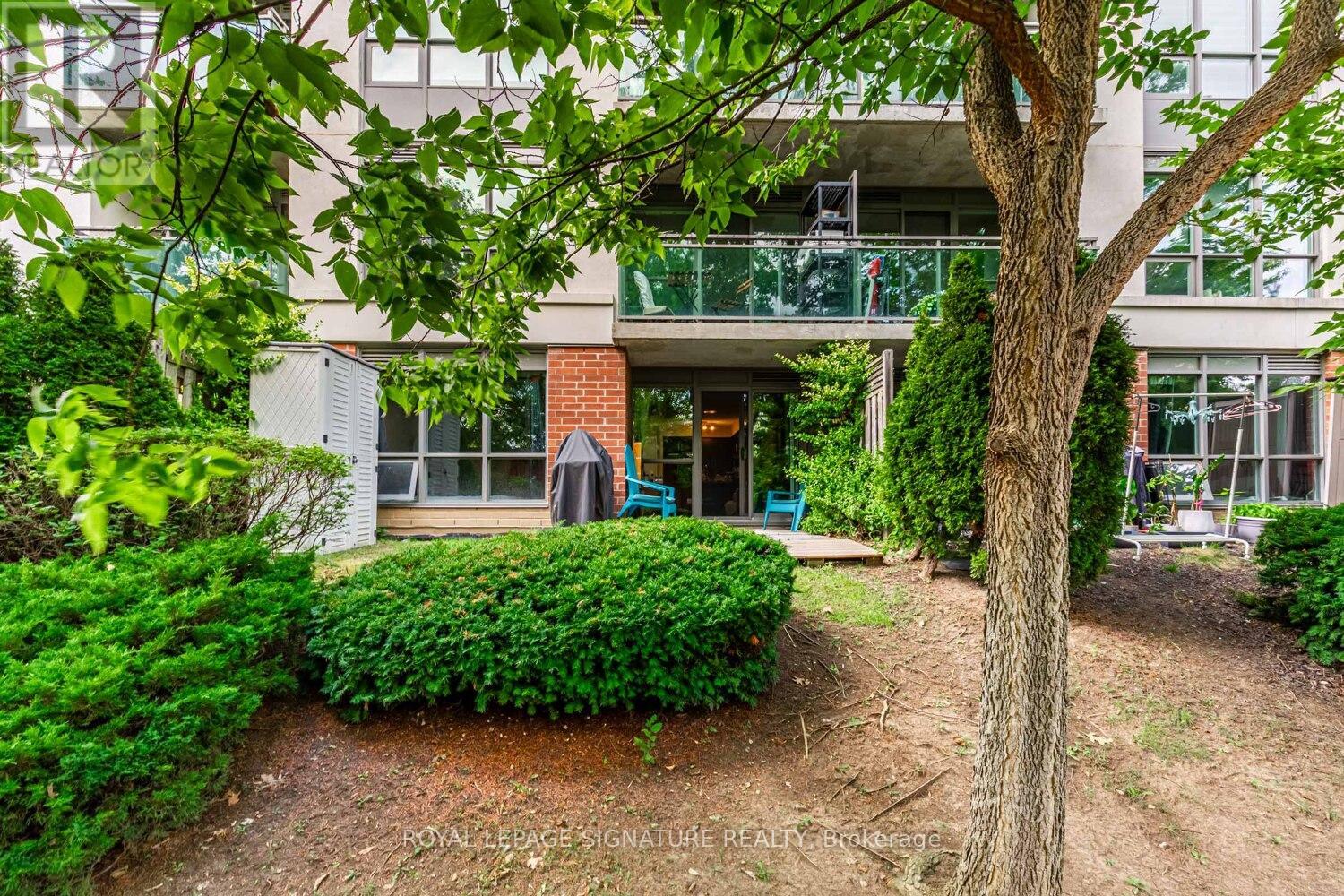 Photo 6 of 221 120 Dallimore Circle, Toronto ON