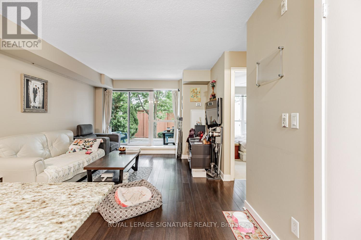 Photo 14 of 221 120 Dallimore Circle, Toronto ON