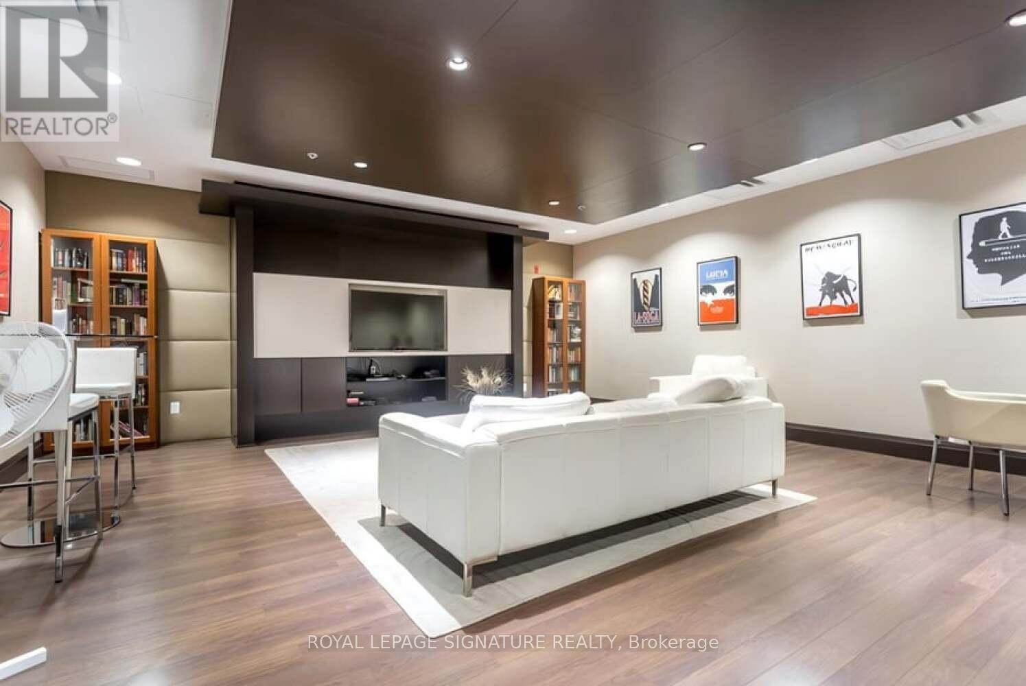 Photo 5 of 221 120 Dallimore Circle, Toronto ON