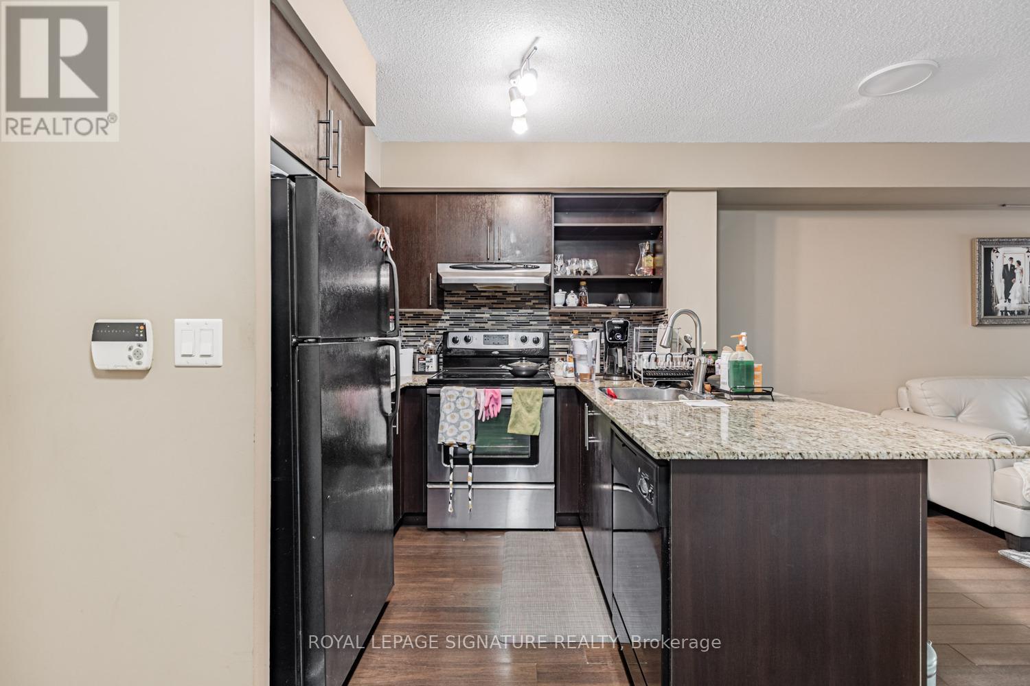 Photo 13 of 221 120 Dallimore Circle, Toronto ON