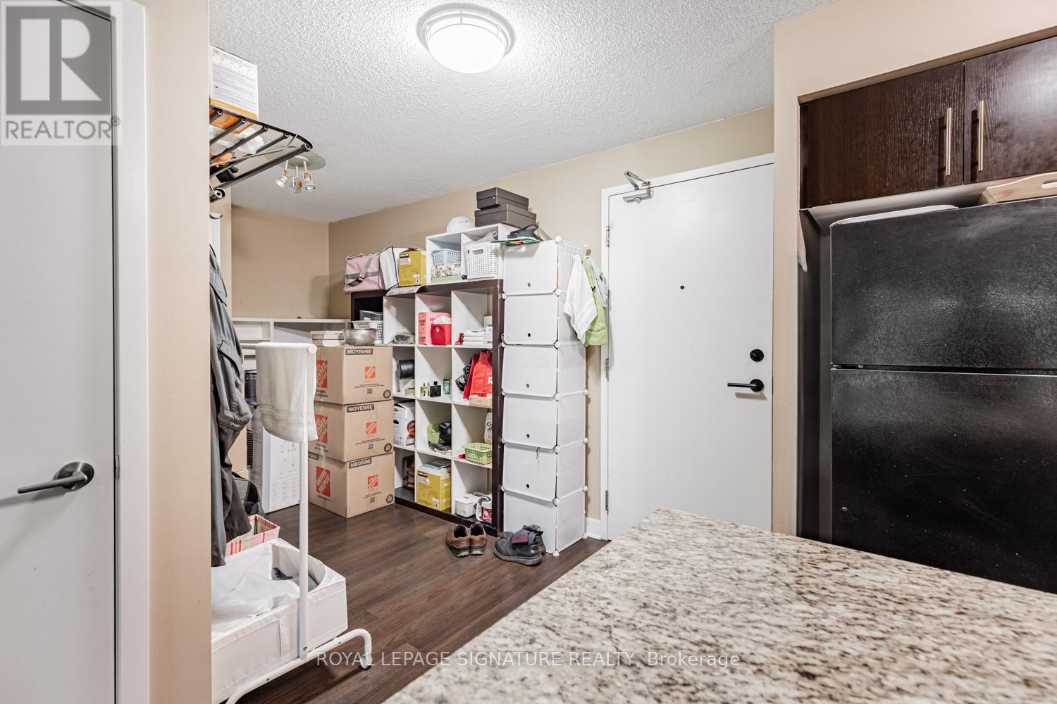 Photo 12 of 221 120 Dallimore Circle, Toronto ON