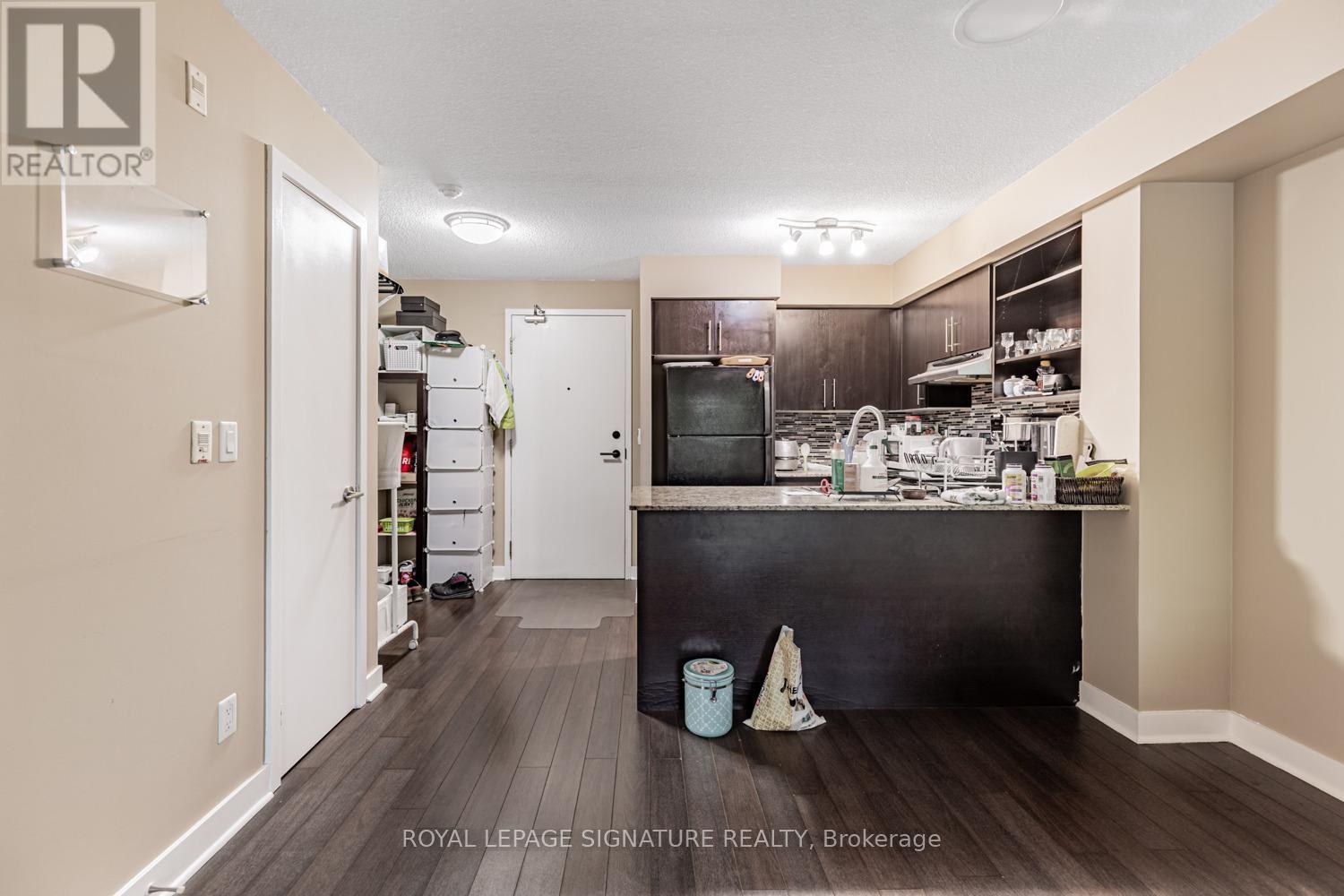 Photo 7 of 221 120 Dallimore Circle, Toronto ON
