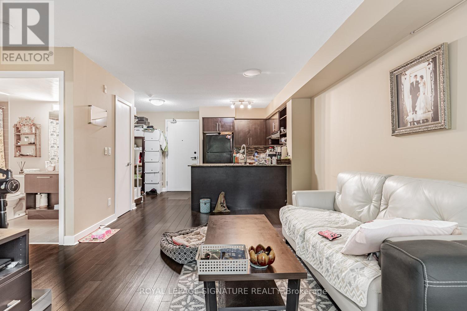 Photo 20 of 221 120 Dallimore Circle, Toronto ON