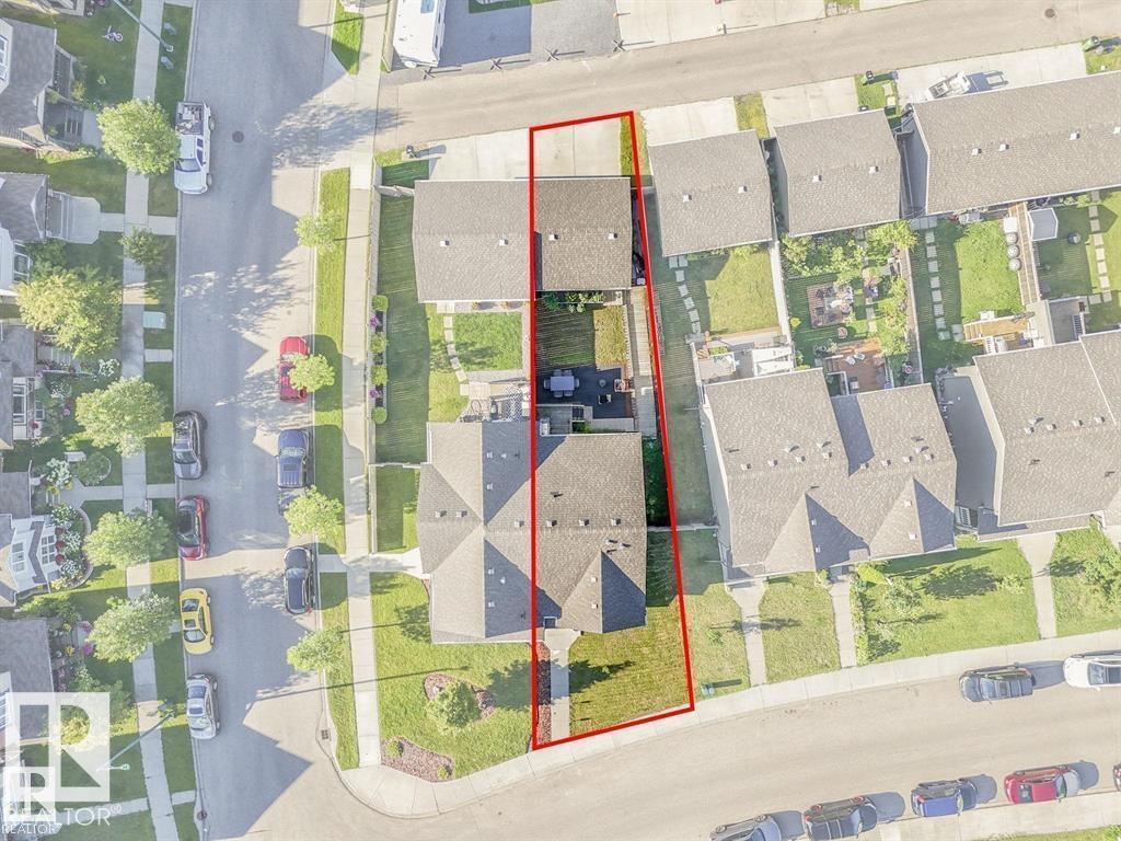 Photo 40 of 2954 18 A Av Nw, Edmonton AB