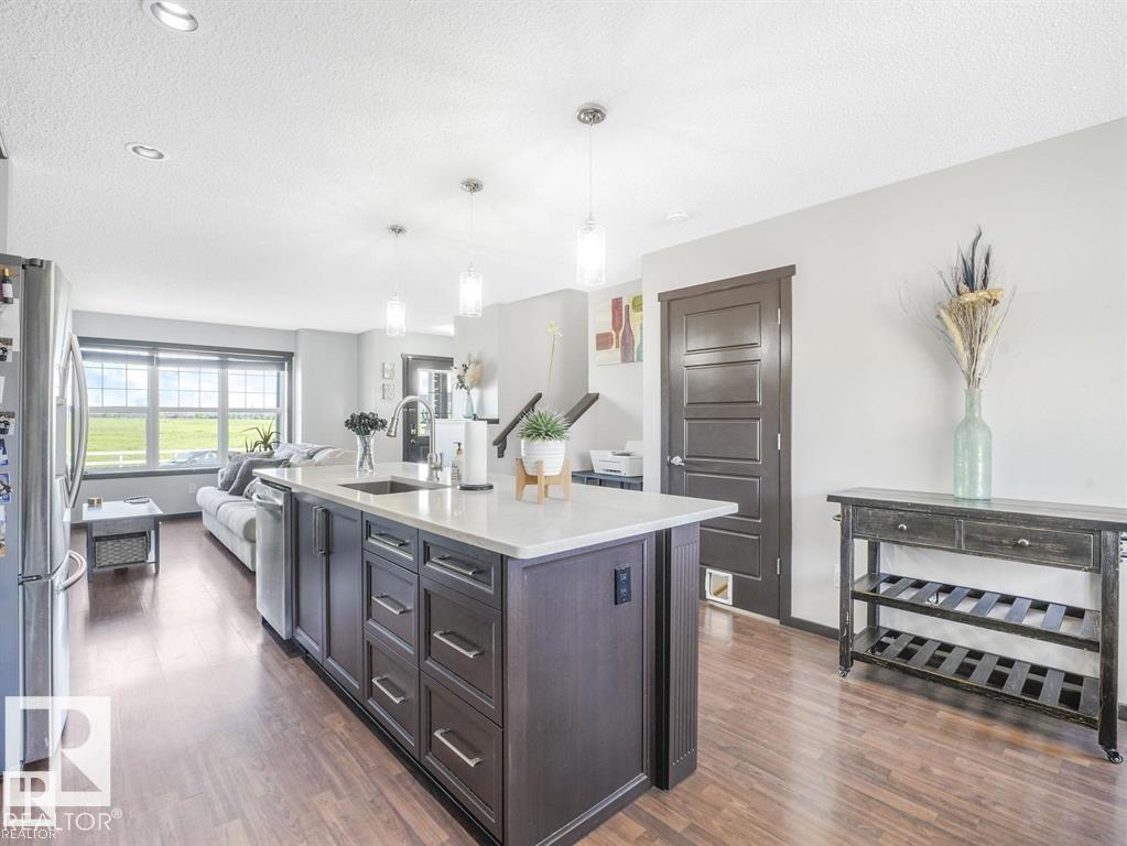 Photo 4 of 2954 18 A Av Nw, Edmonton AB