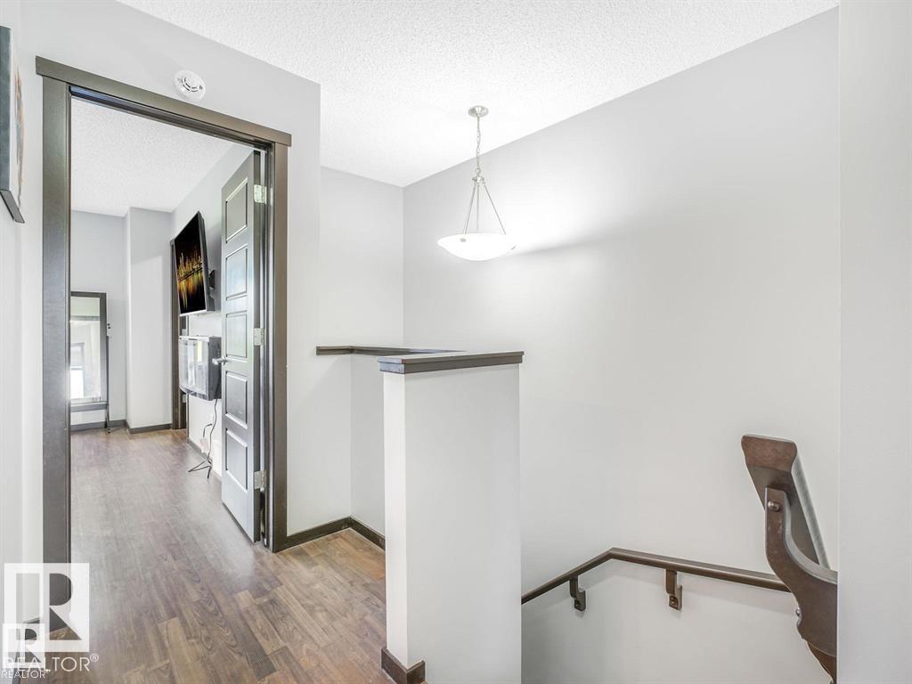 Photo 6 of 2954 18 A Av Nw, Edmonton AB
