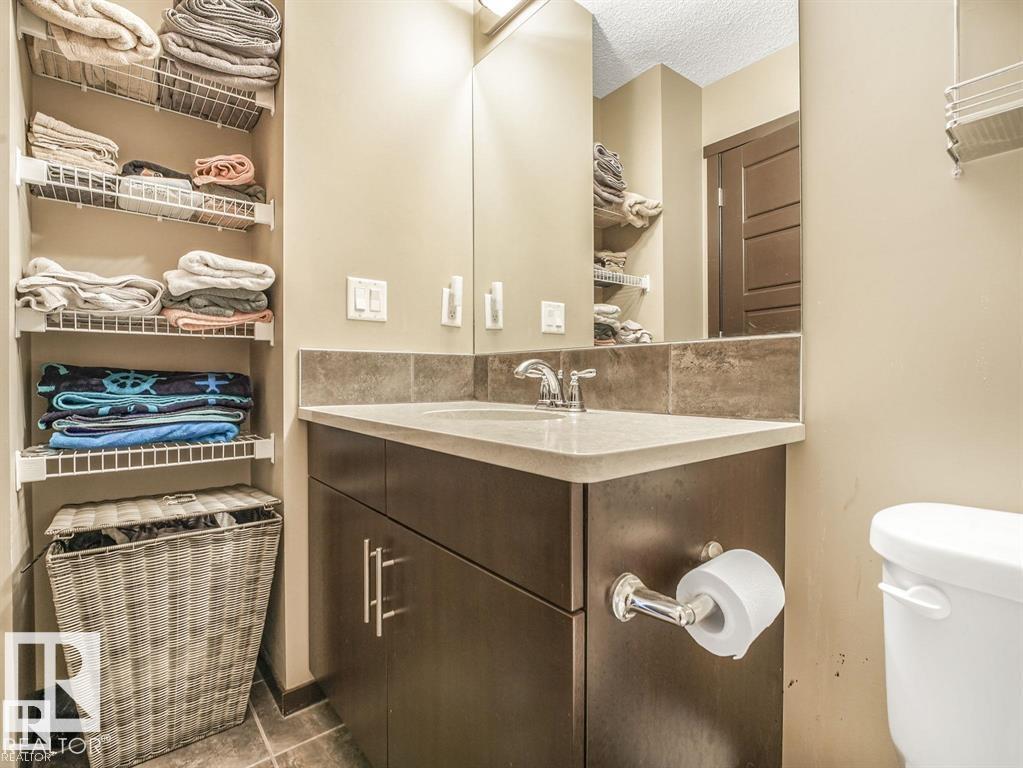 Photo 57 of 2954 18 A Av Nw, Edmonton AB