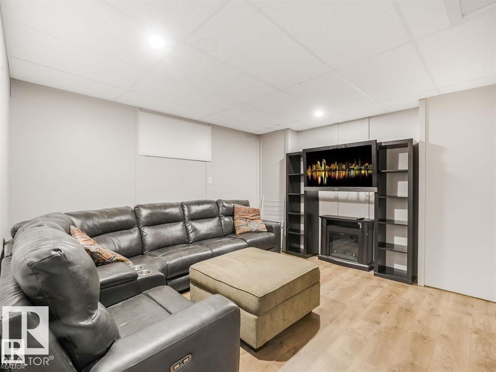 Photo 50 of 2954 18 A Av Nw, Edmonton AB