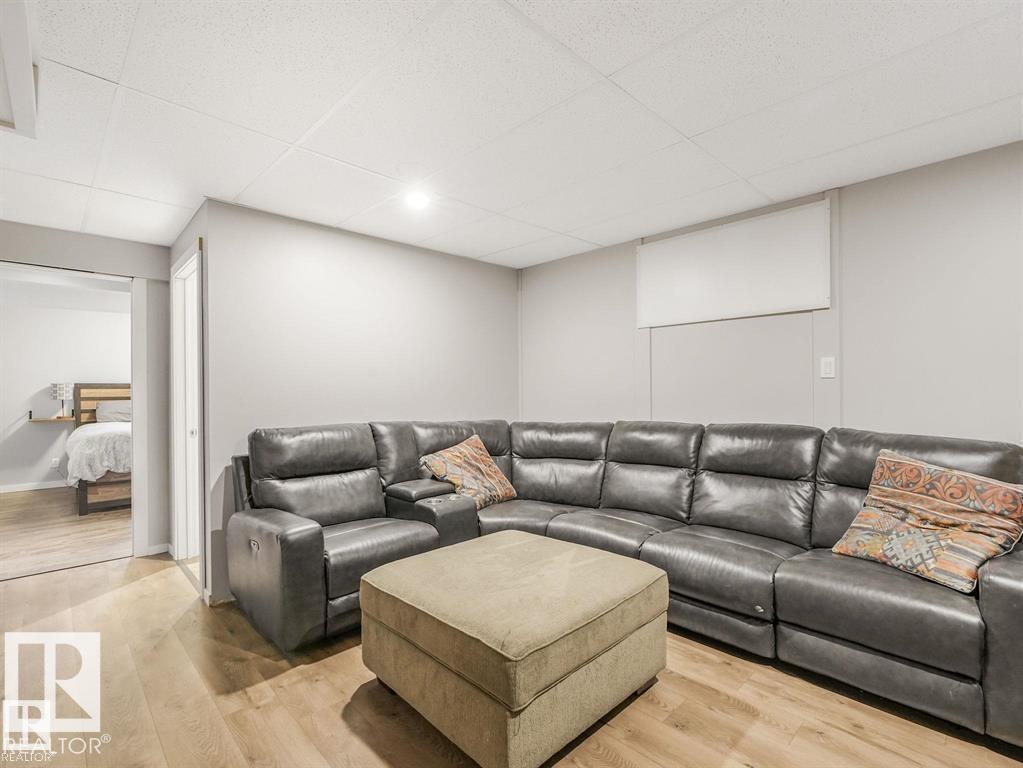 Photo 58 of 2954 18 A Av Nw, Edmonton AB