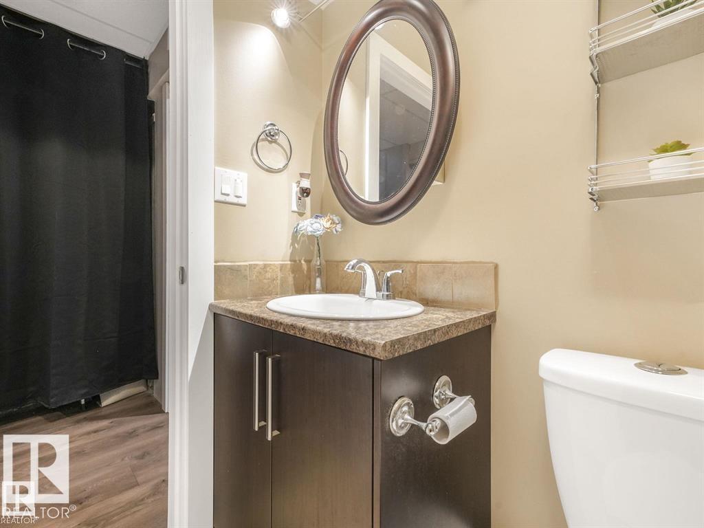 Photo 51 of 2954 18 A Av Nw, Edmonton AB
