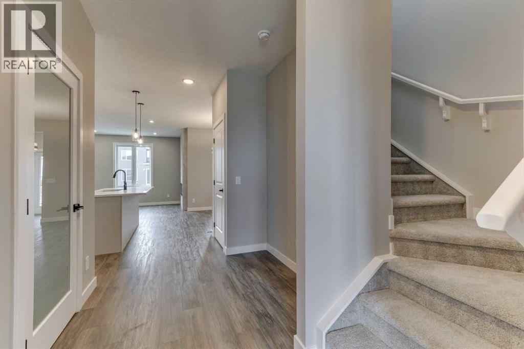 Photo 8 of 469 Hotchkiss Drive Sw, Calgary AB