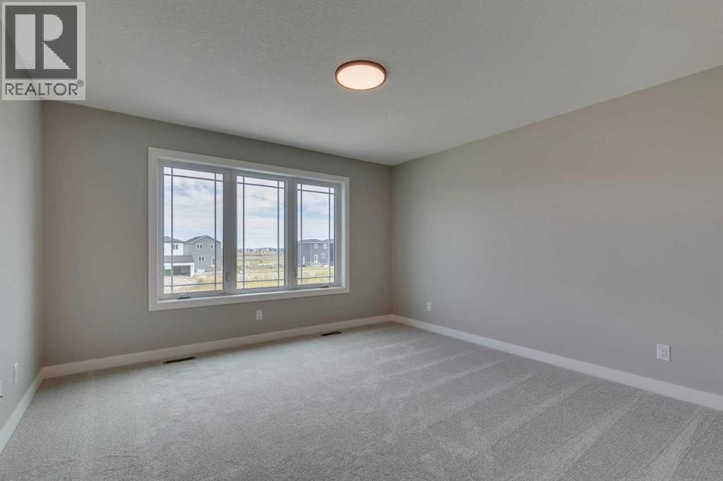Photo 3 of 469 Hotchkiss Drive Sw, Calgary AB
