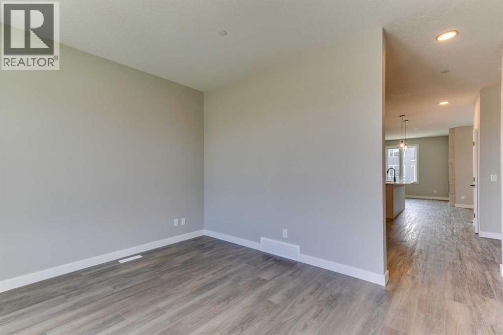 Photo 2 of 469 Hotchkiss Drive Sw, Calgary AB