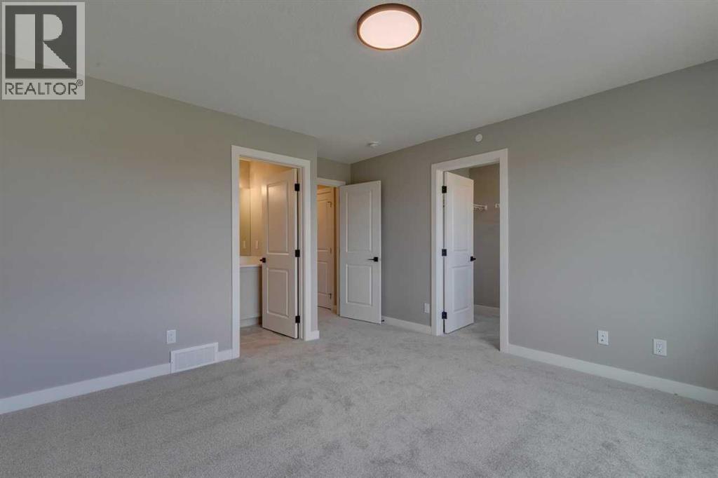 Photo 17 of 469 Hotchkiss Drive Sw, Calgary AB