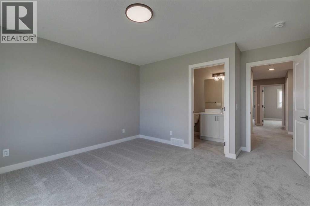Photo 25 of 469 Hotchkiss Drive Sw, Calgary AB