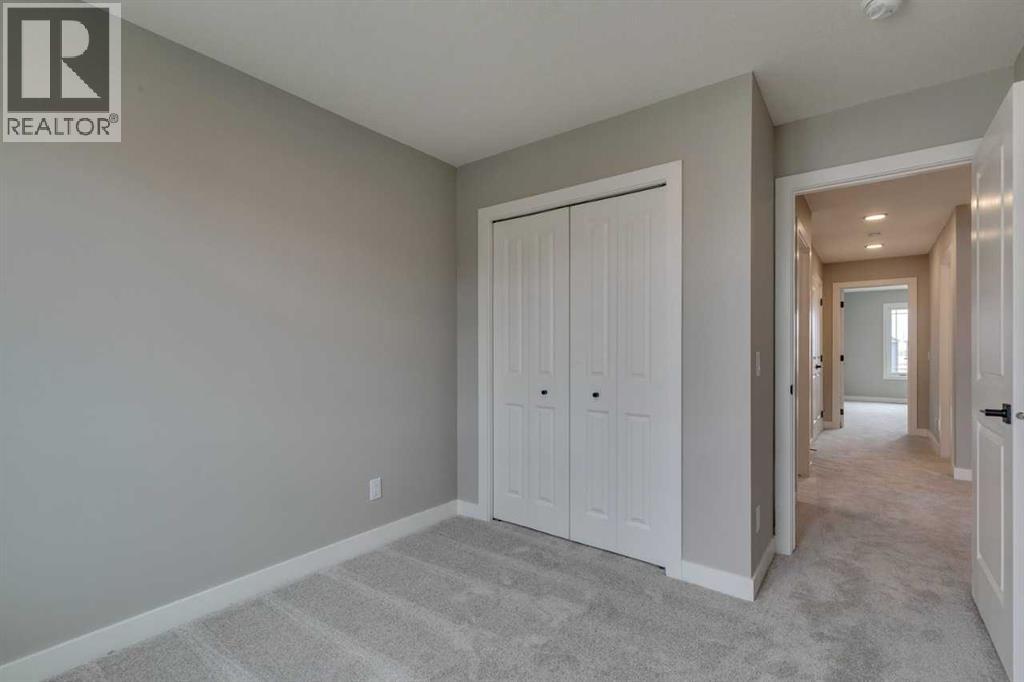 Photo 10 of 469 Hotchkiss Drive Sw, Calgary AB
