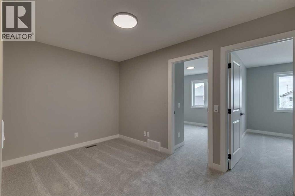 Photo 31 of 469 Hotchkiss Drive Sw, Calgary AB