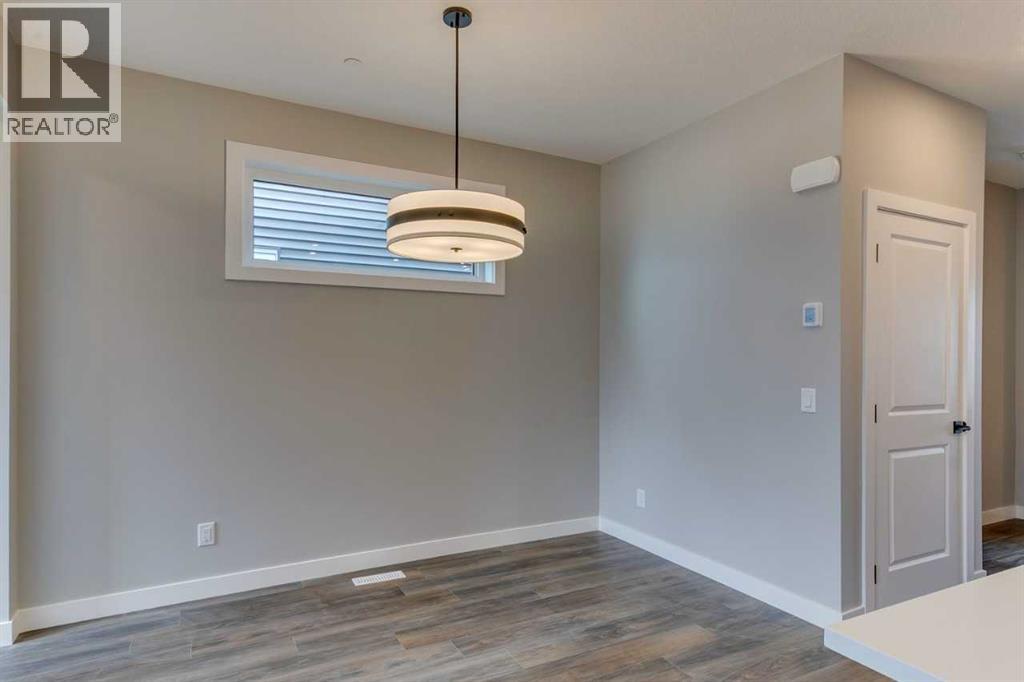 Photo 12 of 469 Hotchkiss Drive Sw, Calgary AB