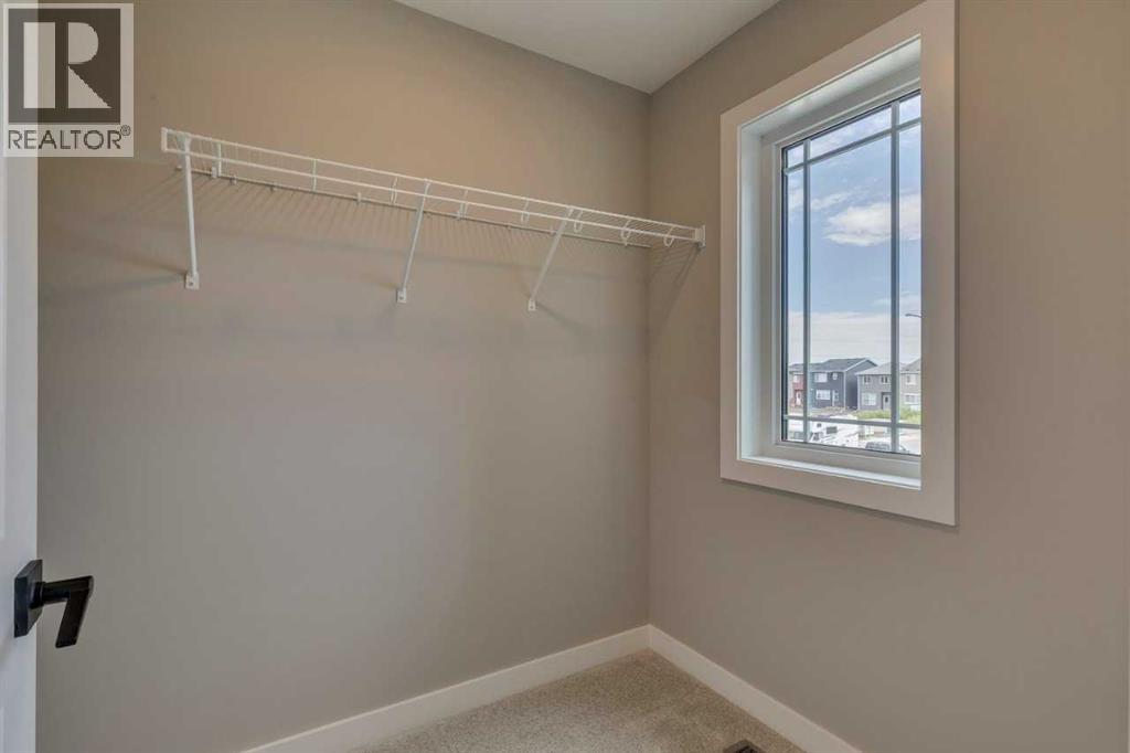 Photo 14 of 469 Hotchkiss Drive Sw, Calgary AB