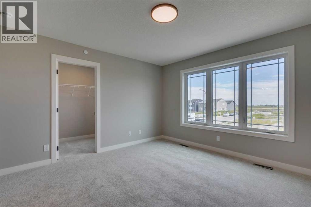 Photo 4 of 469 Hotchkiss Drive Sw, Calgary AB