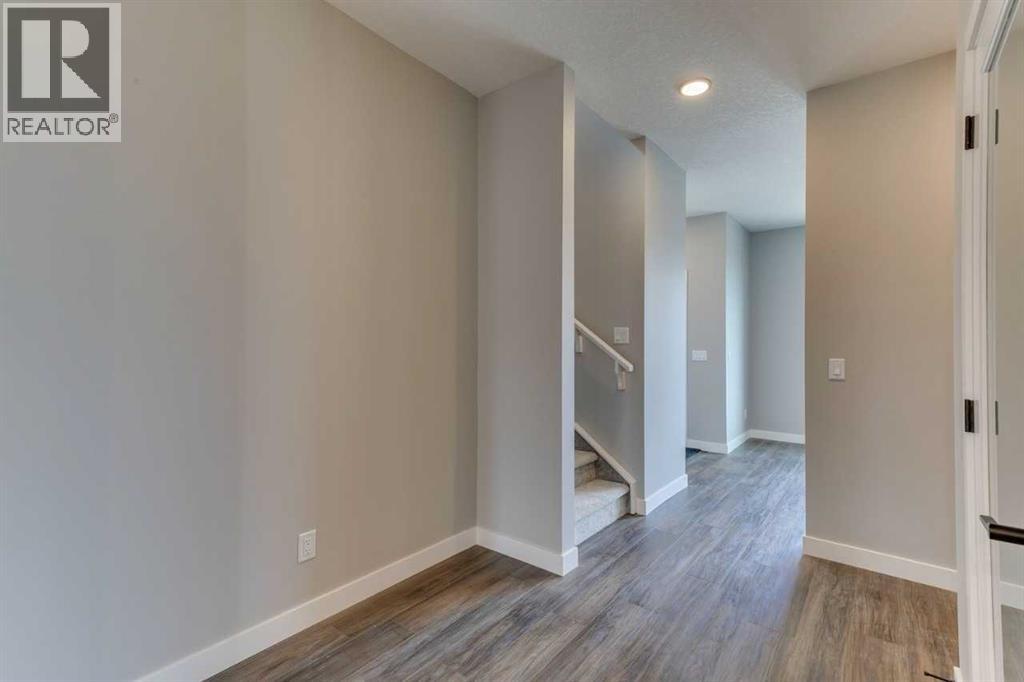 Photo 32 of 469 Hotchkiss Drive Sw, Calgary AB