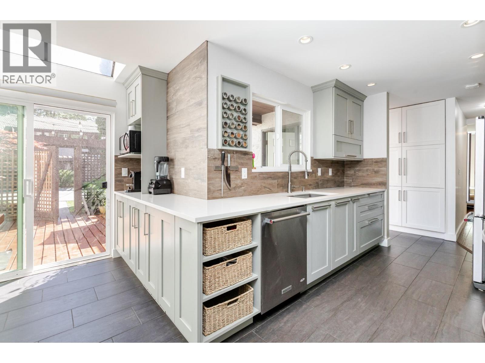 105E 3655 SHAUGHNESSY STREET, Port Coquitlam