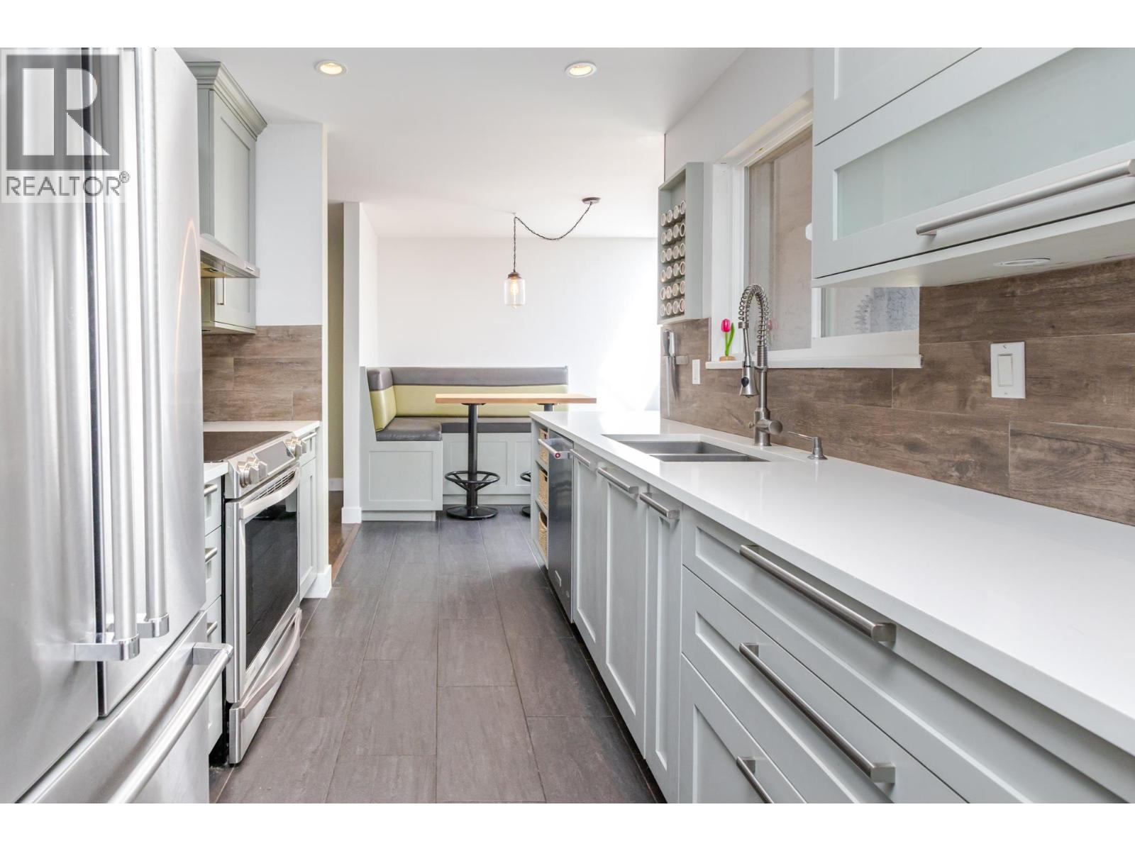 105E 3655 SHAUGHNESSY STREET, Port Coquitlam