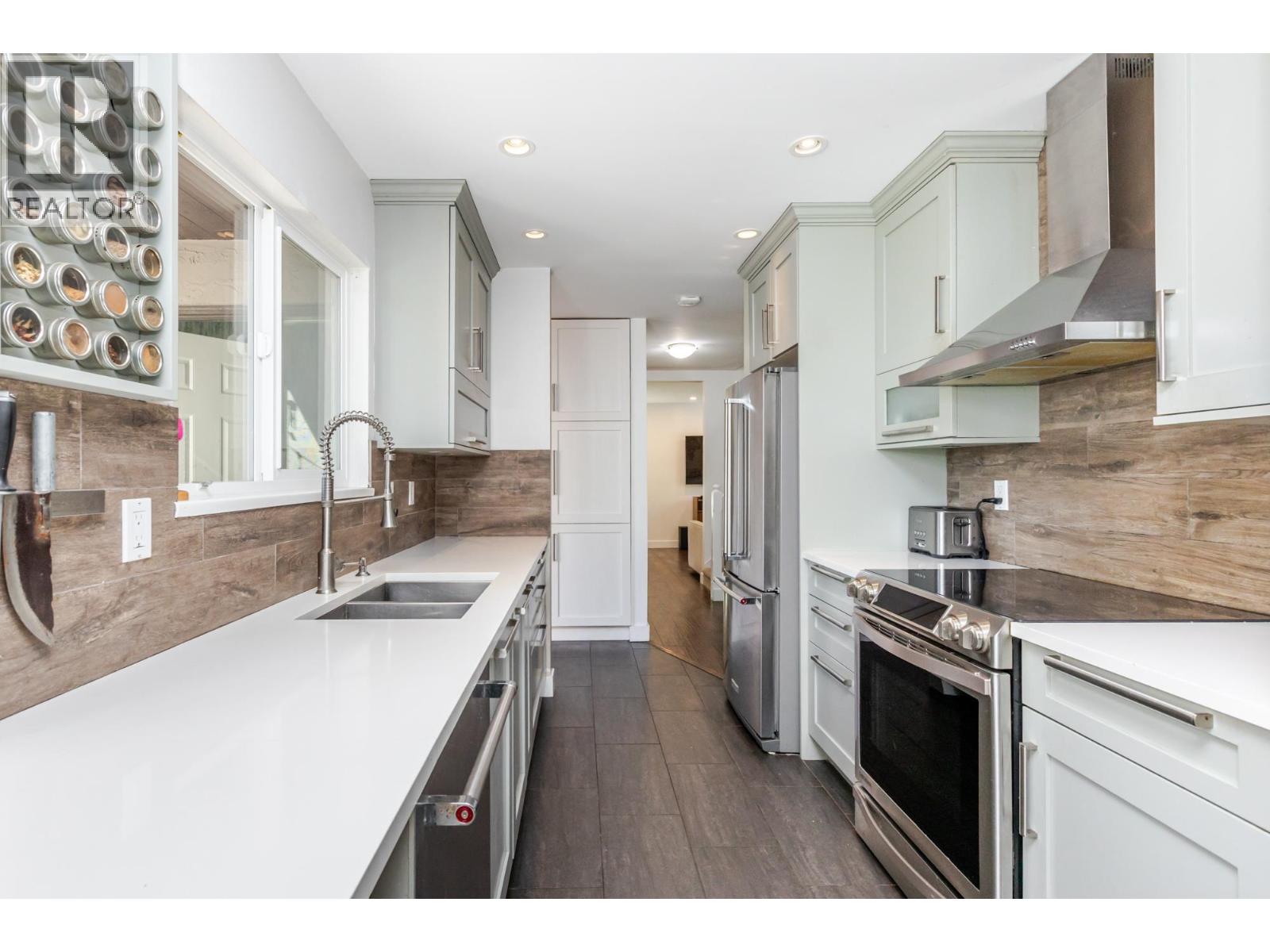 105E 3655 SHAUGHNESSY STREET, Port Coquitlam