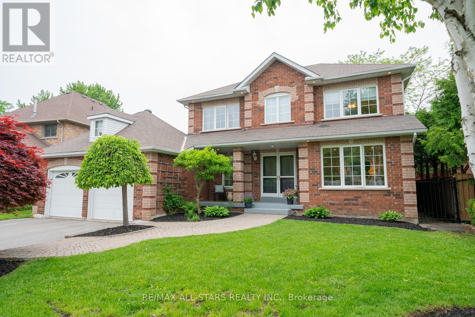 Photo 2 of 150 Park Drive, Whitchurchstouffville ON