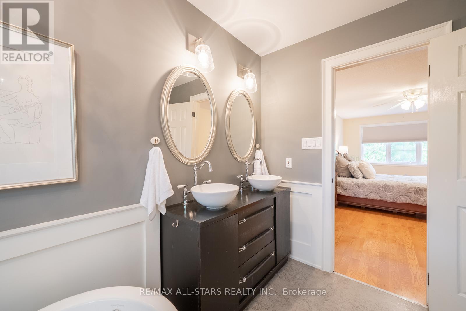 Photo 20 of 150 Park Drive, Whitchurchstouffville ON
