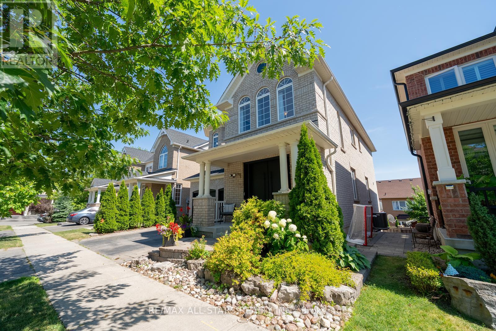 Photo 1 of 70 Isabella Garden Lane, Whitchurchstouffville ON