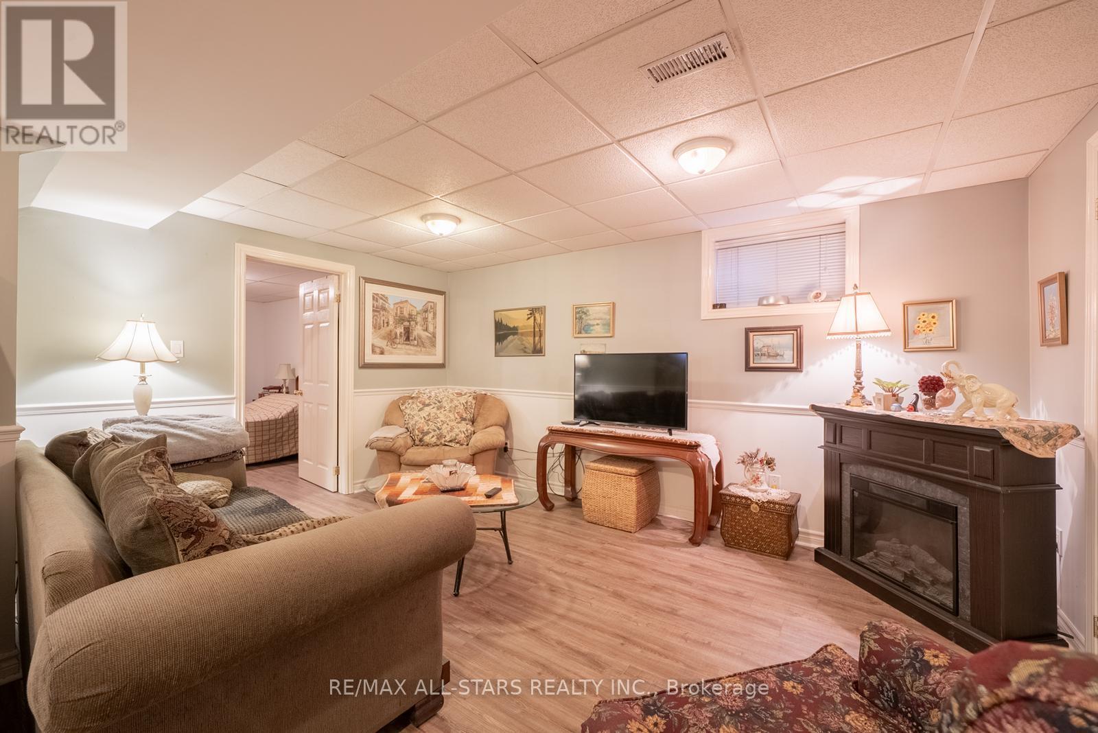 Photo 28 of 150 Park Drive, Whitchurchstouffville ON